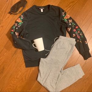 Embroidered green sweatshirt